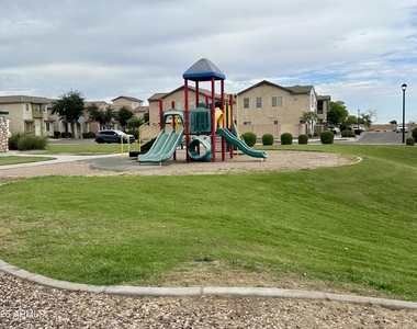 5216 W Albeniz Place - Photo Thumbnail 27