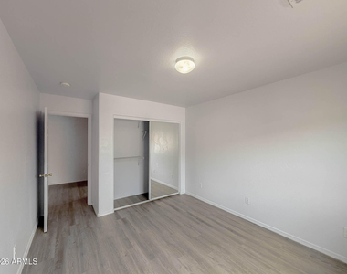 5216 W Albeniz Place - Photo Thumbnail 12