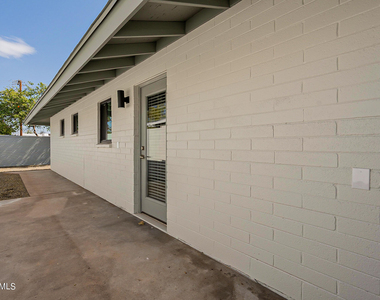 4639 N 12th Avenue - Photo Thumbnail 13