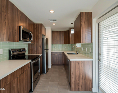 4639 N 12th Avenue - Photo Thumbnail 5