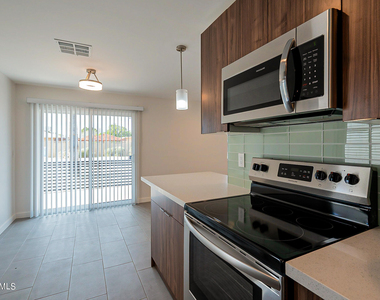 4639 N 12th Avenue - Photo Thumbnail 7