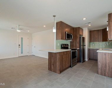 4639 N 12th Avenue - Photo Thumbnail 4