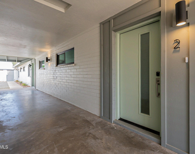 4639 N 12th Avenue - Photo Thumbnail 2
