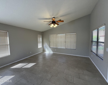 1644 E Oakland Street - Photo Thumbnail 11