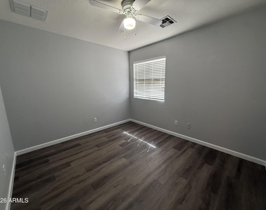 10823 N 70th Avenue - Photo Thumbnail 20