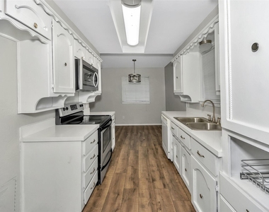 6800 Yorkston Street - Photo Thumbnail 11