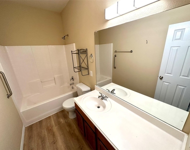 221 Creekwood Drive - Photo Thumbnail 12