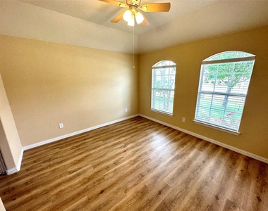 221 Creekwood Drive - Photo Thumbnail 1