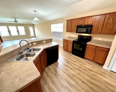 221 Creekwood Drive - Photo Thumbnail 2