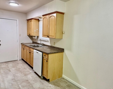 2207 Clover Park Drive - Photo Thumbnail 5