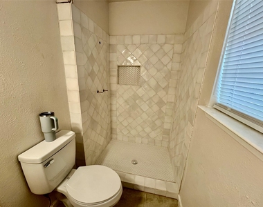 2207 Clover Park Drive - Photo Thumbnail 9