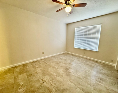 2207 Clover Park Drive - Photo Thumbnail 7