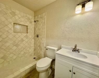 2207 Clover Park Drive - Photo Thumbnail 10