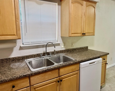 2207 Clover Park Drive - Photo Thumbnail 6