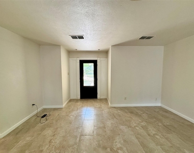 2207 Clover Park Drive - Photo Thumbnail 3