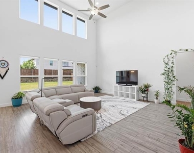 3305 Morris Lane - Photo Thumbnail 2