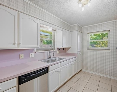 1908 Paula Drive - Photo Thumbnail 8