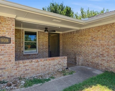 1908 Paula Drive - Photo Thumbnail 3