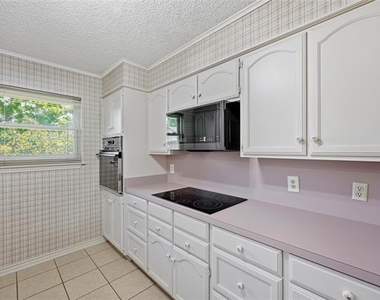 1908 Paula Drive - Photo Thumbnail 9