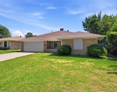1908 Paula Drive - Photo Thumbnail 2