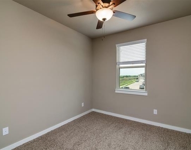 604 Harvest Moon Drive - Photo Thumbnail 10
