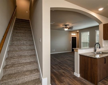 604 Harvest Moon Drive - Photo Thumbnail 9
