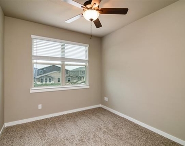 604 Harvest Moon Drive - Photo Thumbnail 12