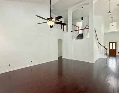 1313 Baythorne Drive - Photo Thumbnail 3