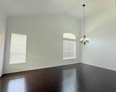 1313 Baythorne Drive - Photo Thumbnail 4