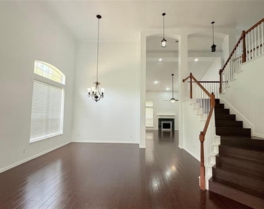 1313 Baythorne Drive - Photo Thumbnail 2