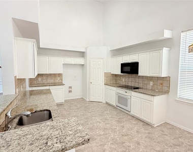 1313 Baythorne Drive - Photo Thumbnail 8