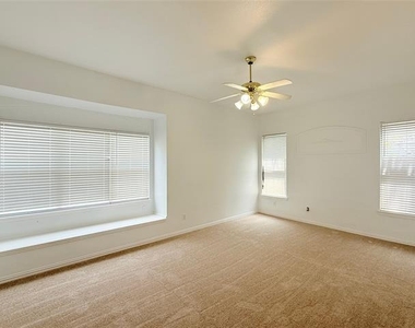 1313 Baythorne Drive - Photo Thumbnail 10
