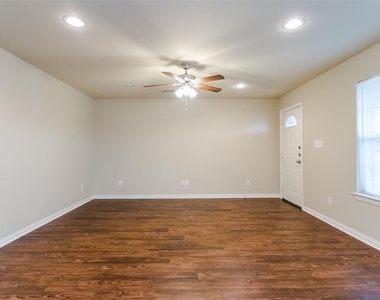 616 W Denton Street - Photo Thumbnail 4