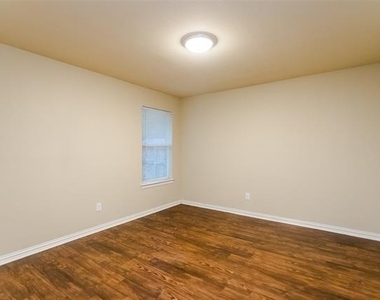 616 W Denton Street - Photo Thumbnail 18