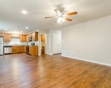 616 W Denton Street - Photo Thumbnail 7