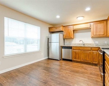 616 W Denton Street - Photo Thumbnail 14