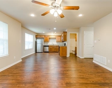 616 W Denton Street - Photo Thumbnail 3