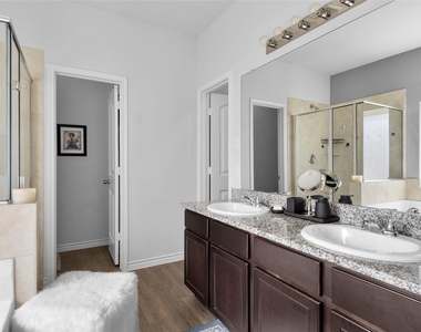 2057 Buttonwood Street - Photo Thumbnail 18