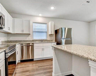 419 E Hull Street - Photo Thumbnail 5
