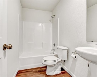 419 E Hull Street - Photo Thumbnail 12
