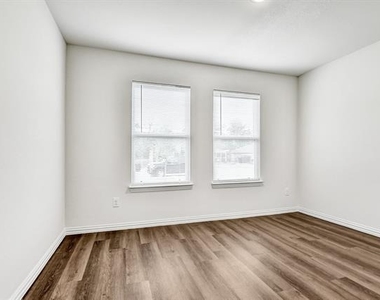 419 E Hull Street - Photo Thumbnail 11