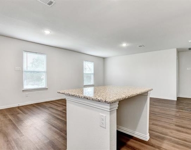 419 E Hull Street - Photo Thumbnail 4