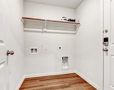 419 E Hull Street - Photo Thumbnail 14