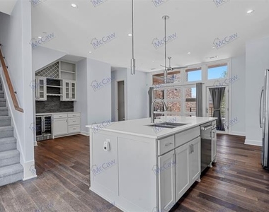 5202 Capitol Avenue - Photo Thumbnail 4