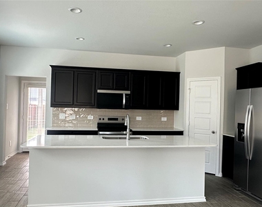 1713 Meadow Crest Drive - Photo Thumbnail 3