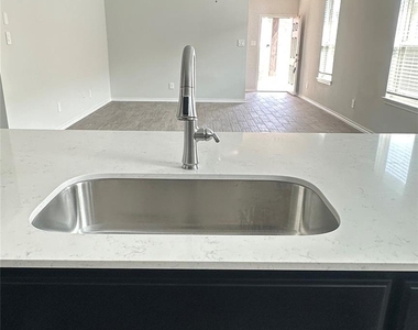 1713 Meadow Crest Drive - Photo Thumbnail 5