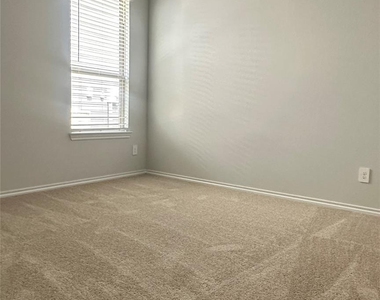 1713 Meadow Crest Drive - Photo Thumbnail 12