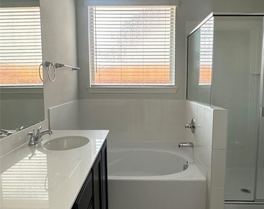 1713 Meadow Crest Drive - Photo Thumbnail 7