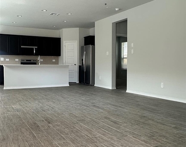 1713 Meadow Crest Drive - Photo Thumbnail 2
