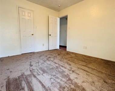 5524 Royal Meadow Lane - Photo Thumbnail 8